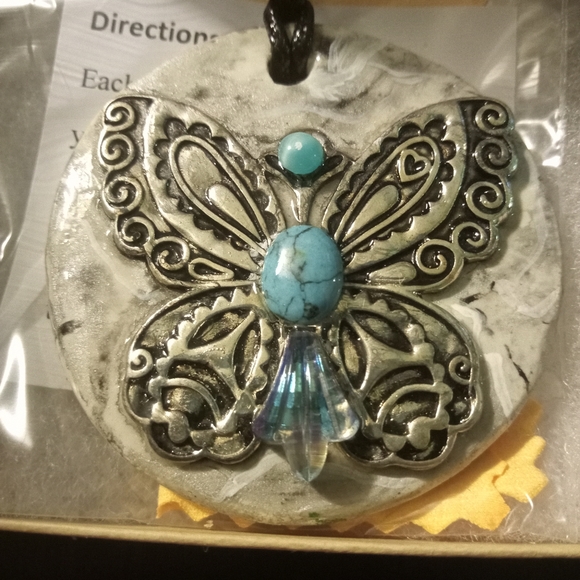 Pendant - Picture 1 of 1